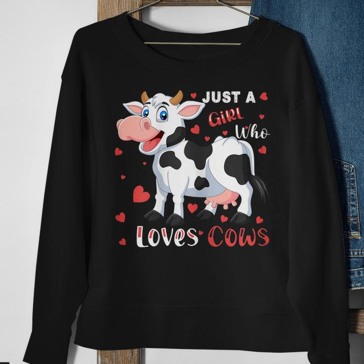 Just A Girl Who Loves Cows Design For A Girl Loves Cows Sweatshirt Gifts for Old Women