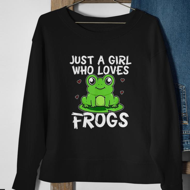Just A Girl Who Loves Frogs Cute Green Frog Costume Men Women Sweatshirt Graphic Print Unisex Gifts for Old Women