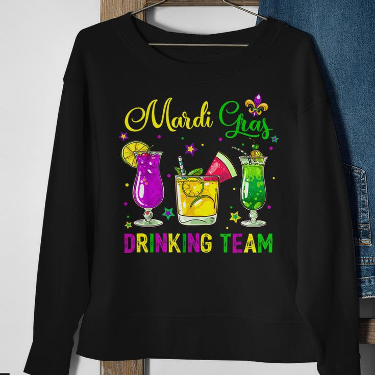 Mardi Gras Drinking Team Carnival Fat Tuesday Lime Cocktail Sweatshirt Gifts for Old Women
