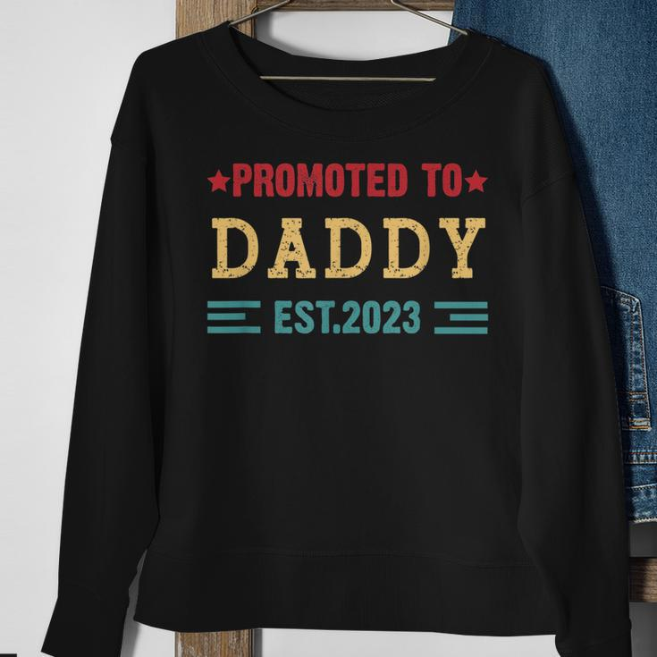 Mens Promoted To Daddy 2023 New Dad Fathers Day Baby Daddy Sweatshirt Gifts for Old Women