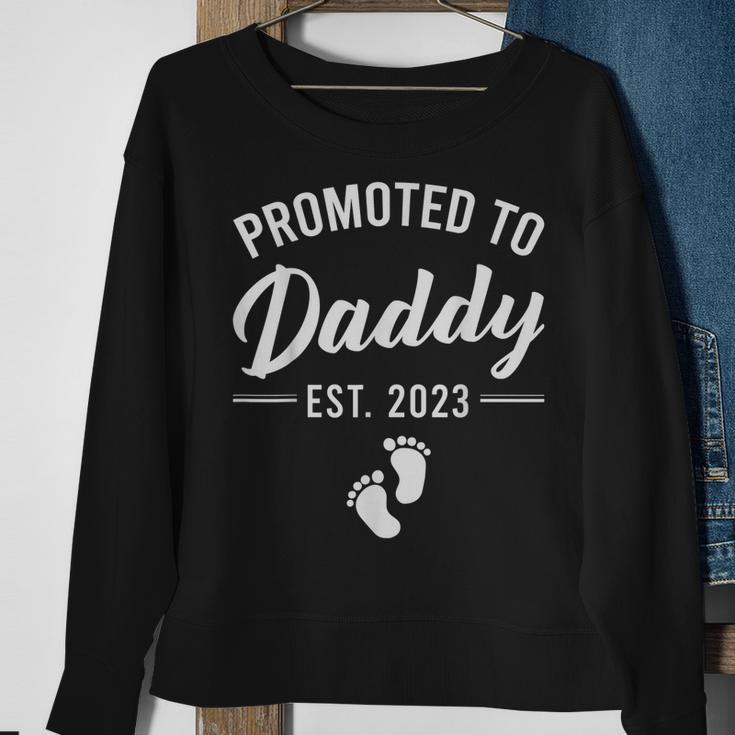 Mens Promoted To Daddy Est 2023 Funny Gift For First Time Dad Men Sweatshirt Gifts for Old Women