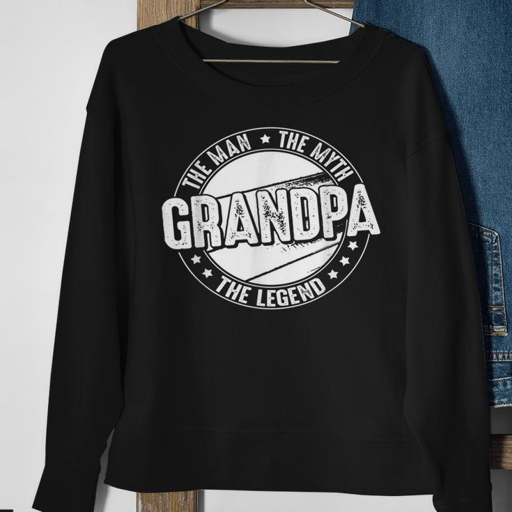Opa Man Myth Legend Lustiger Vatertag Opa Sweatshirt Geschenke für alte Frauen