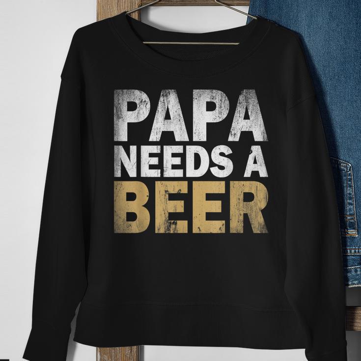 Papa Braucht Ein Bier Lustiges Herren Sweatshirt, Statement in Schwarz Geschenke für alte Frauen