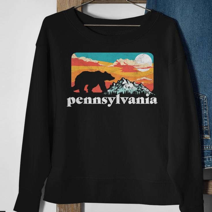 Pennsylvania Retro Bear & Mountain Vintage 80S Sweatshirt Gifts for Old Women