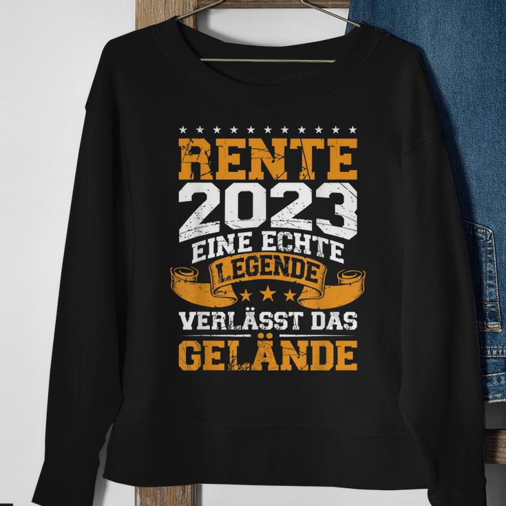 Rente 2023 Eine Echte Legende Verlässt Das Gelände V2 Sweatshirt Geschenke für alte Frauen