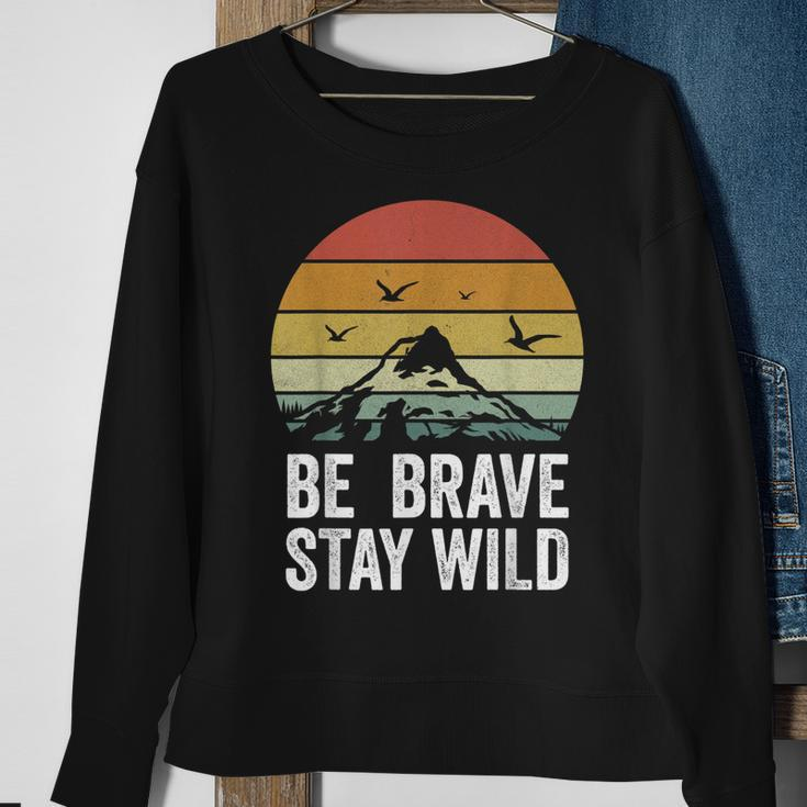 Retro Be Brave Stay Wild Vintage Outdoors Adventure Sweatshirt Gifts for Old Women