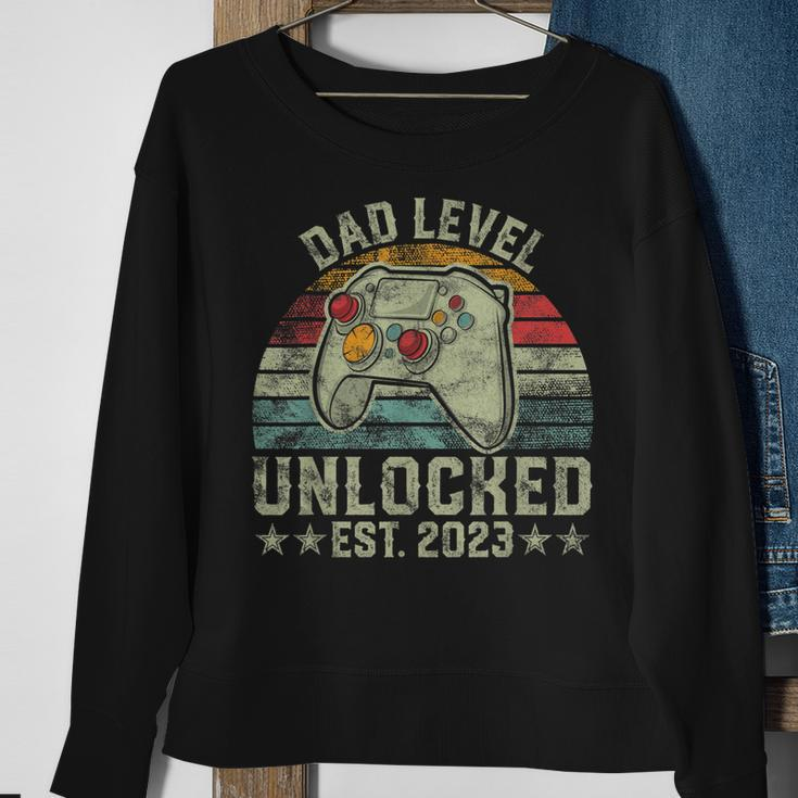 Retro Dad Level Unlocked Est 2023 - Funny New Dad Sweatshirt Gifts for Old Women
