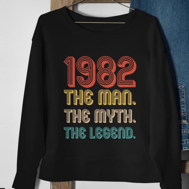 The Man The Myth The Legend 1982 40Th Birthday Sweatshirt Gifts for Old Women