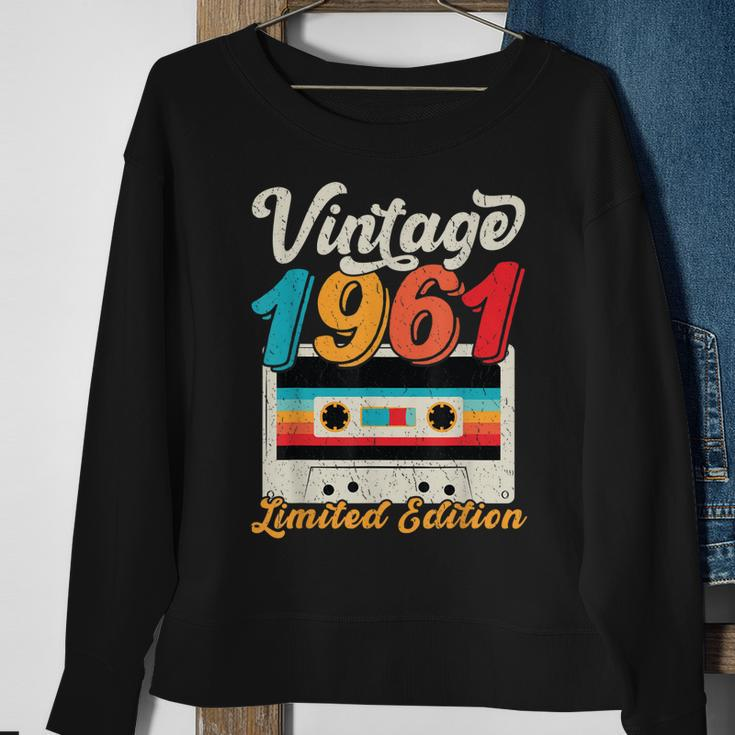 Vintage 1961 Wedding Anniversary Born In 1961 Birthday Party V3 Sweatshirt Gifts for Old Women