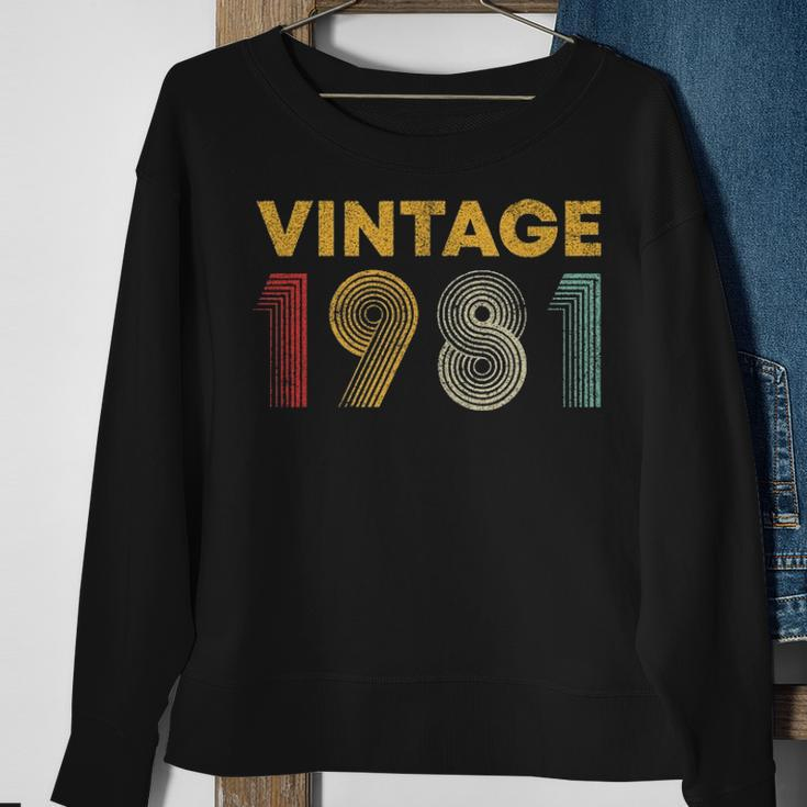 Vintage 1981 40 Years Old Born In 1981 40Th Birthday Gift Sweatshirt Gifts for Old Women
