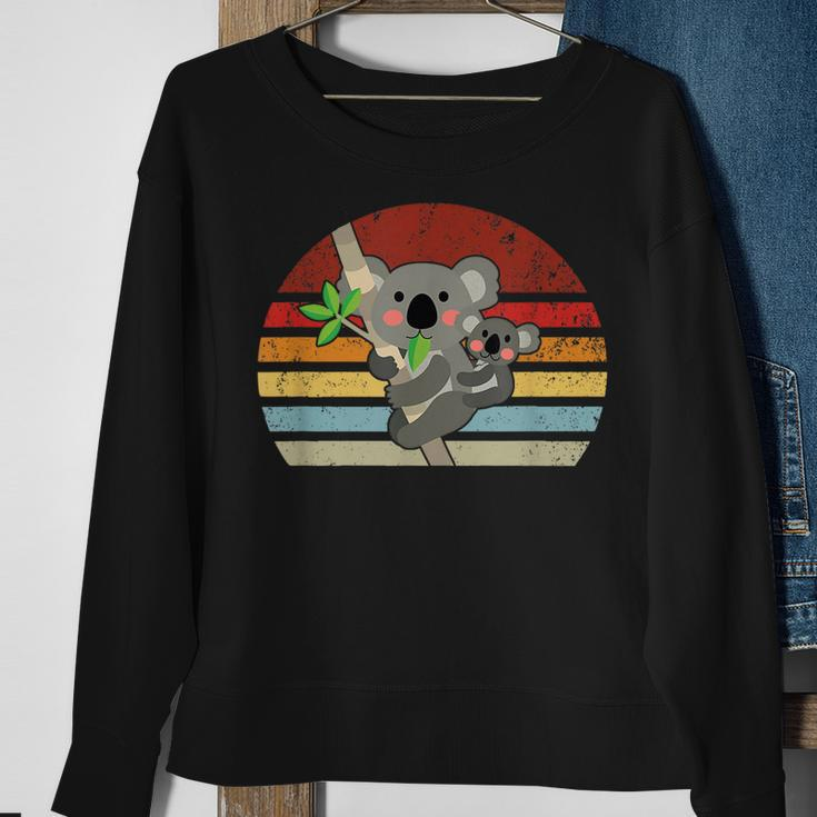 Vintage Retro Koala Love-R Dad Mom Boy Girl Birth-Day Sweatshirt Gifts for Old Women
