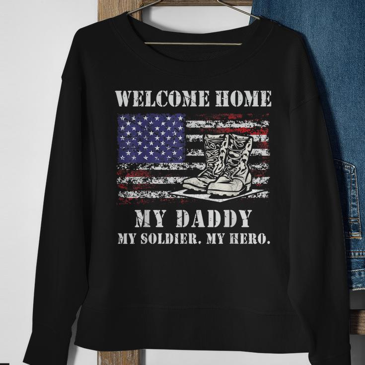 Welcome Home My Daddy Military Dad Soldier Homecoming Retro Sweatshirt Gifts for Old Women