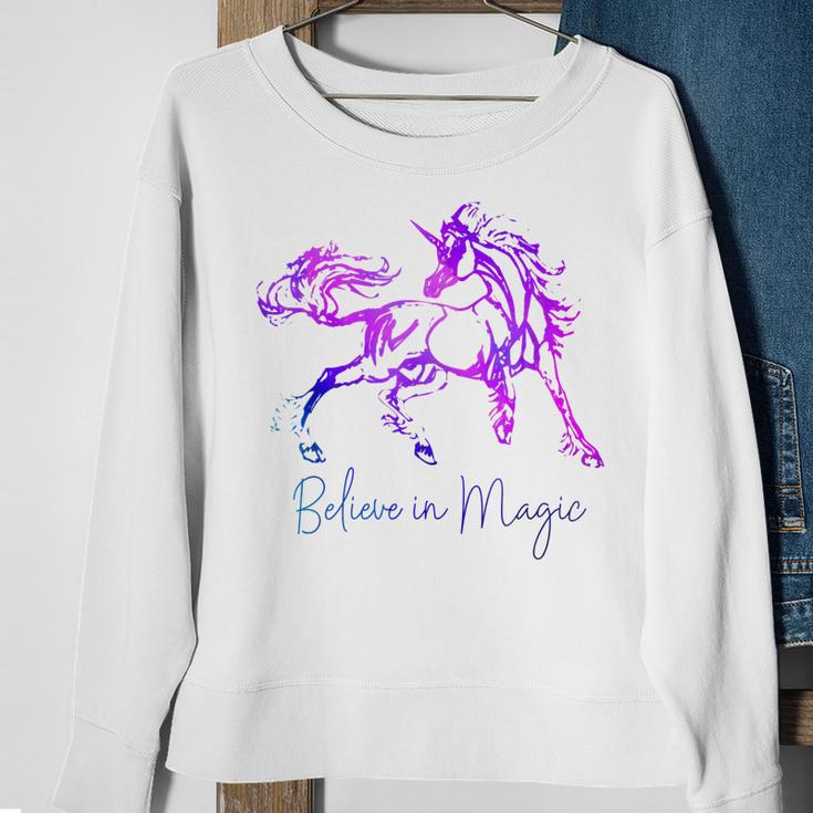 Believe In Magic Einhorn-Sweatshirt, Vintage-Fantasiekunst für Pferdefans Geschenke für alte Frauen