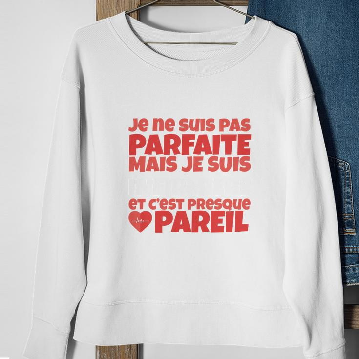 Französisches Slogan-Sweatshirt Je ne suis pas parfaite in Weiß, Stilvoll & Einzigartig Geschenke für alte Frauen