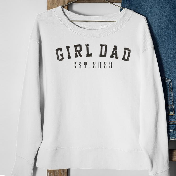 Mens Girl Dad Est 2023 Dad To Be Gifts Fathers Day New Baby Girl Sweatshirt Gifts for Old Women
