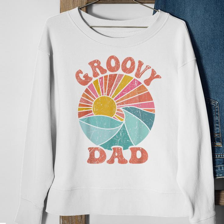 Mens Groovy Dad 70S Aesthetic Nostalgia 1970S Retro Dad Sweatshirt Gifts for Old Women
