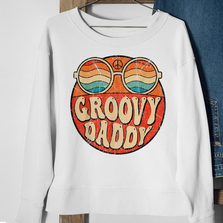 Mens Groovy Daddy 70S Aesthetic Nostalgia 1970S Retro Dad Sweatshirt Gifts for Old Women
