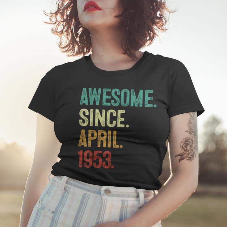 70 Years Old Awesome Since April 1953 70Th Birthday Women T-shirt Gifts for Her