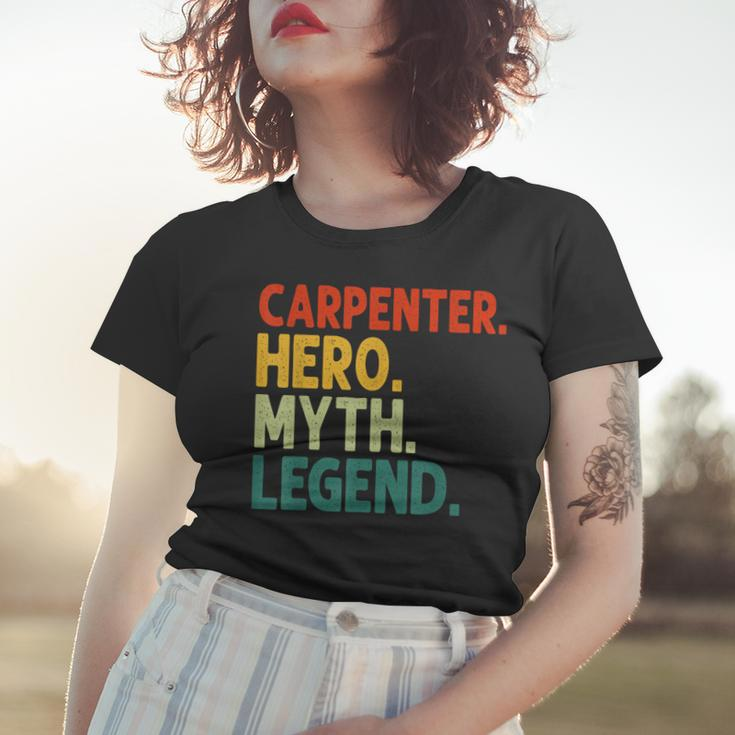 Carpenter Hero Myth Legend Retro Vintage Holzarbeiter Frauen Tshirt Geschenke für Sie