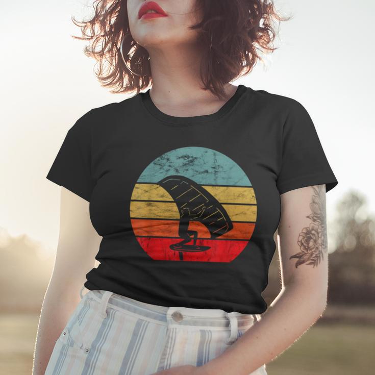 Folie Vintage Retro Foiler Elektrisches Hydrofoil Surfboard Frauen Tshirt Geschenke für Sie