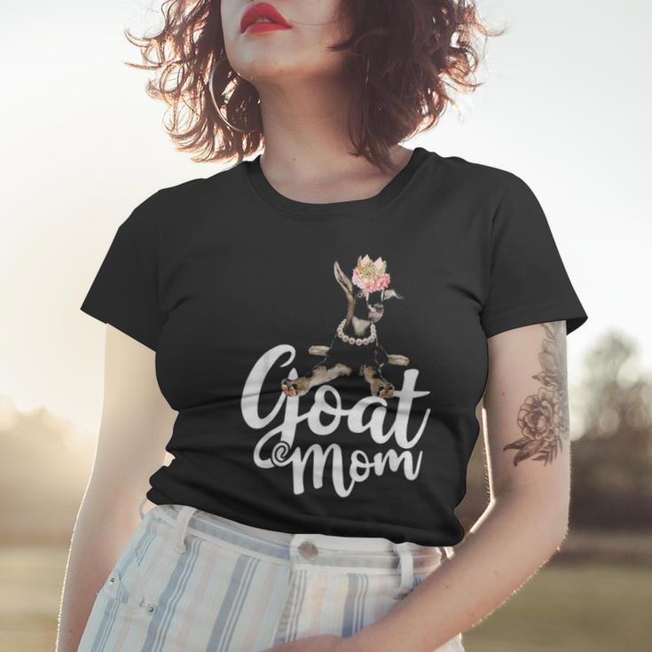 Goat Mom Funny Goat Lover Or Goat Farmer Cute Art Women T-shirt Gifts for Her