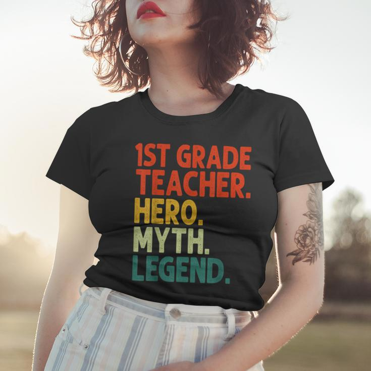 Lehrer der 1. Klasse Held Mythos Legende Frauen Tshirt im Vintage-Stil Geschenke für Sie