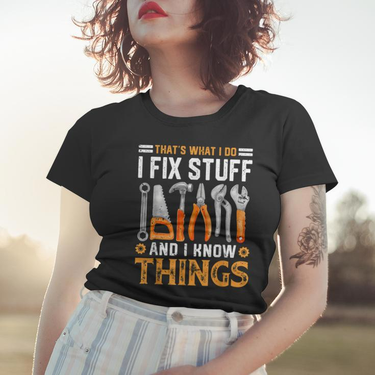 Mechanic Thats What I Do I Fix Stuff I Know Things Dad Papa Women T-shirt Gifts for Her