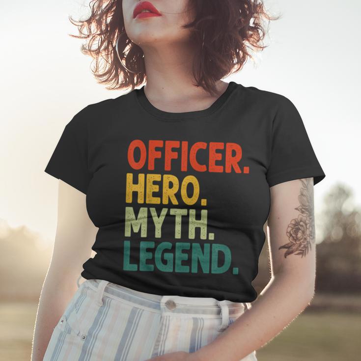 Officer Hero Myth Legend Retro Vintage Polizistin Frauen Tshirt Geschenke für Sie