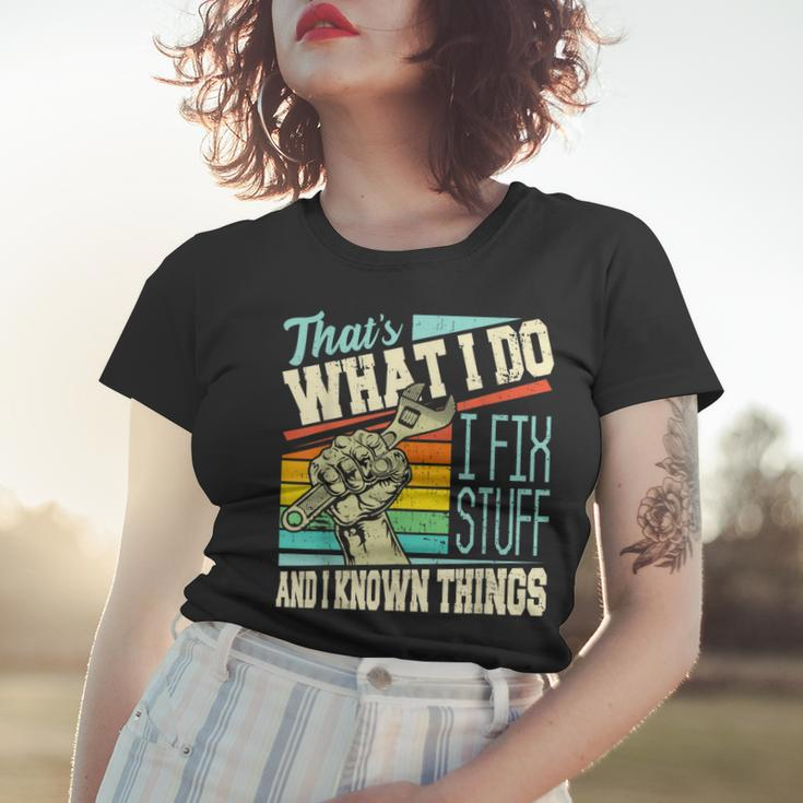 Thats What I Do I Fix Stuff And I Know Things Funny Quote Women T-shirt Gifts for Her