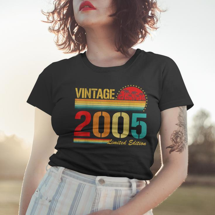 Vintage Born In 2005 Birthday Year Party Wedding Anniversary Women T-shirt Gifts for Her