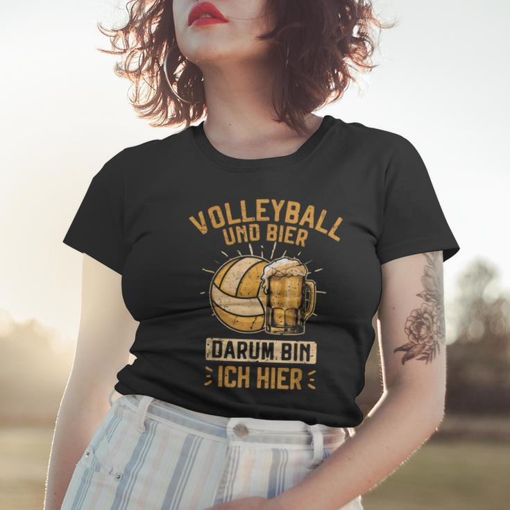 Volleyball Und Bier Darum Bin Ich Hier Volleyballer Lustig Frauen Tshirt Geschenke für Sie
