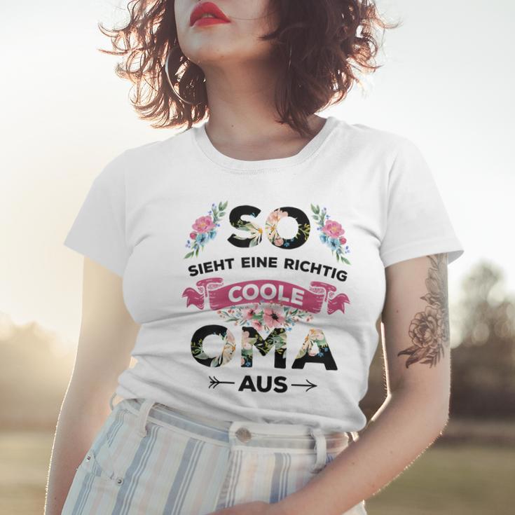 Coole Oma Frauen Tshirt, So Sieht Eine Richtige Oma Aus Design für Großmütter Geschenke für Sie