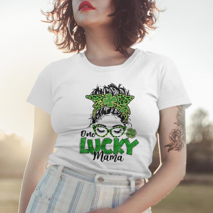 One Lucky Mama St Patricks Day Messy Bun Leopard Bandana Women T-shirt Gifts for Her