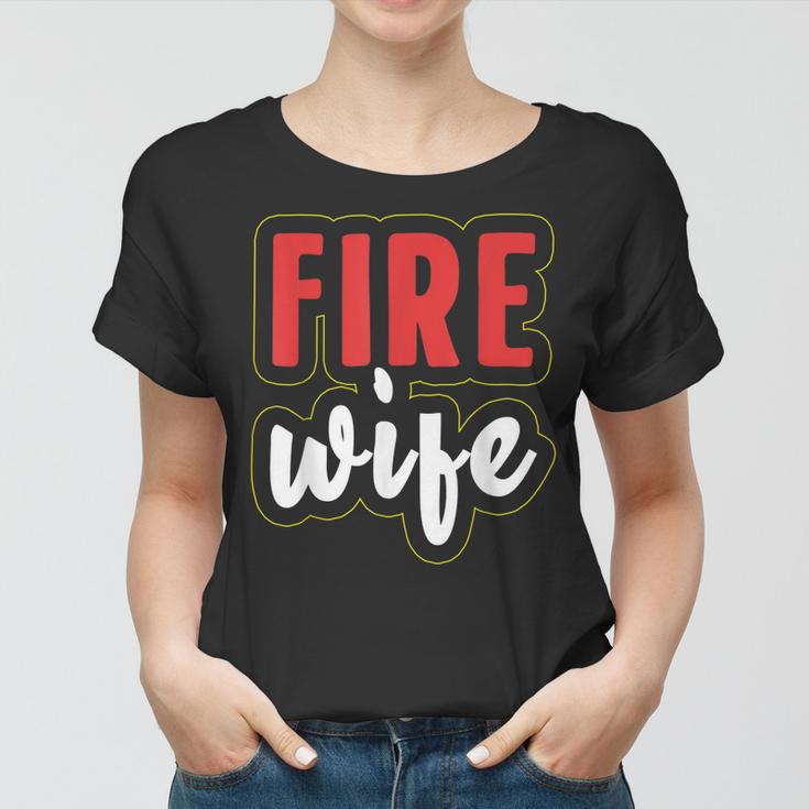 Feuerwehrfrau Ehefrau Damen Frauen Tshirt, Schwarz mit Aufschrift