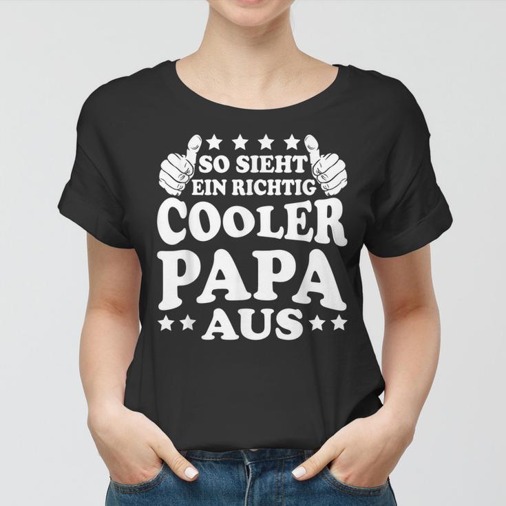 Herren So Sieht Ein Richtig Cooler Papa Aus Vatertag Mann Frauen Tshirt