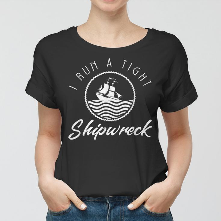 I Run A Tight Shipwreck Funny Vintage Mom Dad Quote Gift Women T-shirt