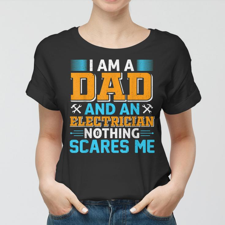 Mens Electritian And Dad Nothing Scares Me Funny Birthday Men Women T-shirt