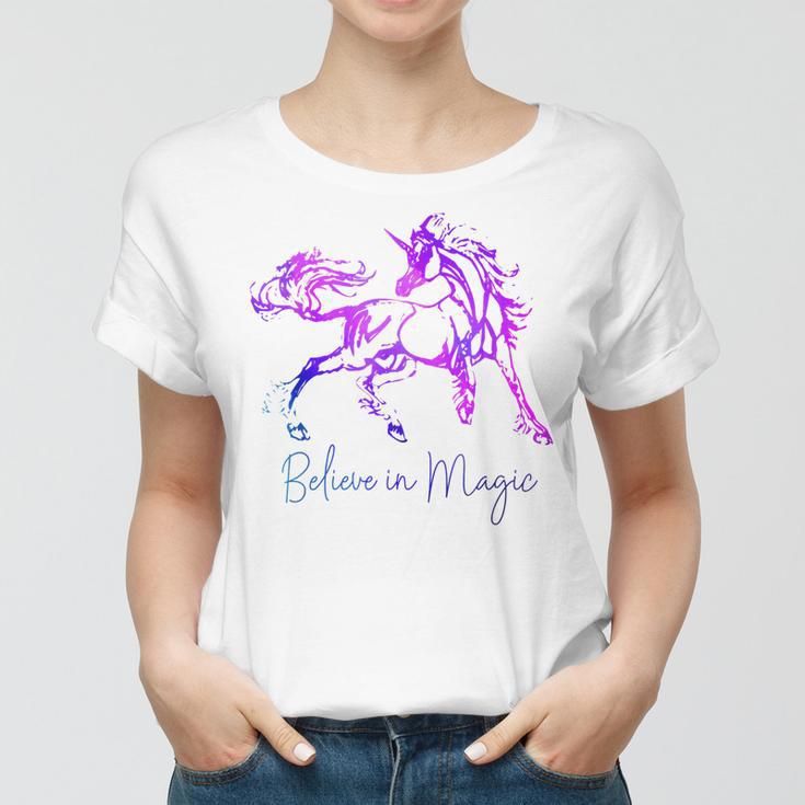 Believe In Magic Einhorn-Frauen Tshirt, Vintage-Fantasiekunst für Pferdefans