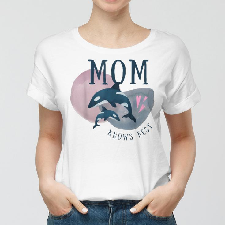 Cute Mothers Day Design Mom Knows Best Women T-shirt