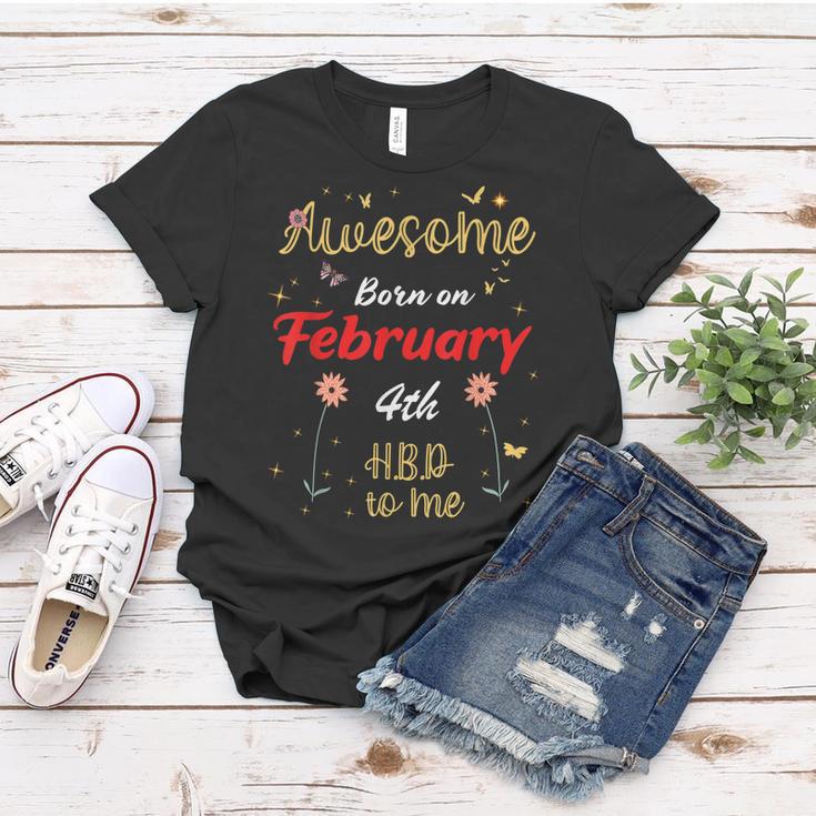 Awesome Born On Februar 4 Geburtstag Niedliche Blumen Februar Frauen Tshirt Lustige Geschenke