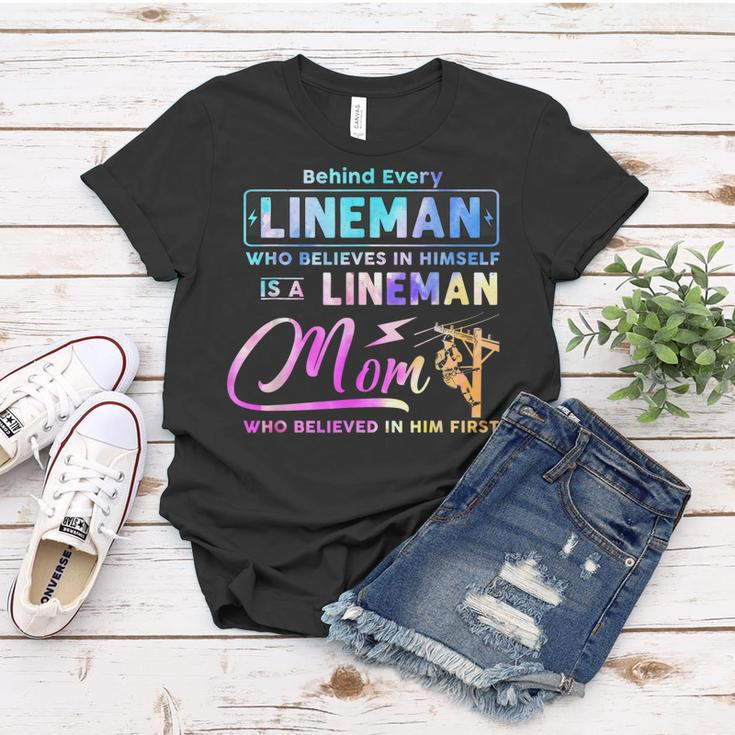 Behind Every Lineman Is A Lineman Mom Women T-shirt Unique Gifts