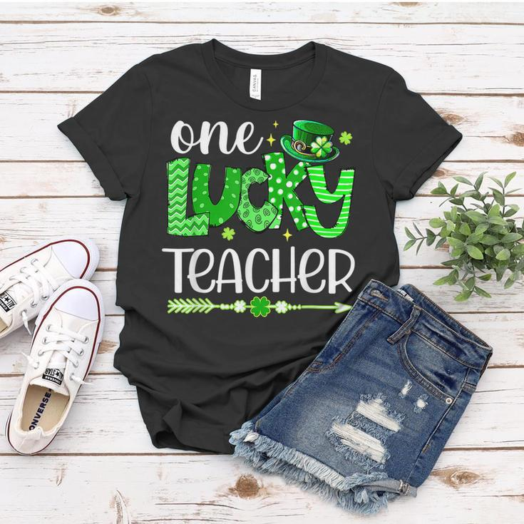 Green Leopard Shamrock One Lucky Teacher St Patricks Day Women T-shirt Funny Gifts