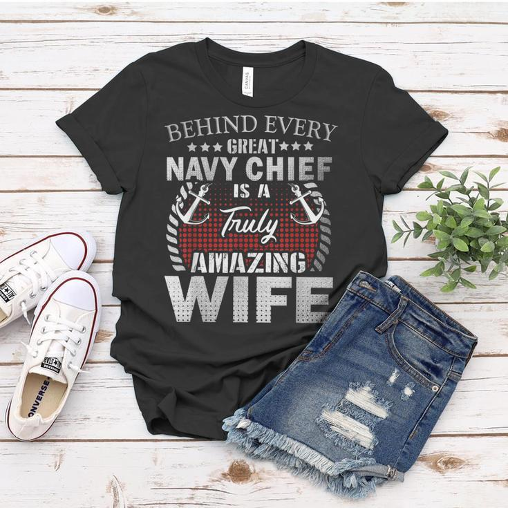 Navy Chief A Truly Amazing Wife Navy Chief Veteran Women T-shirt Funny Gifts
