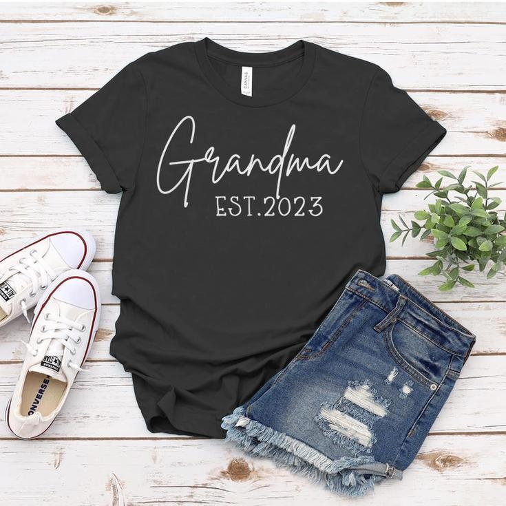 Soon To Be Grandma Est 2023 Pocket Pregnancy Announcement Women T-shirt Unique Gifts