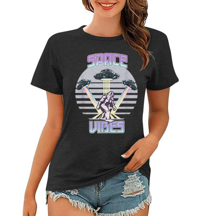 Bigfoot-Ufo-Entführung Im Vintage-Stil Alien Space Vibes Frauen Tshirt