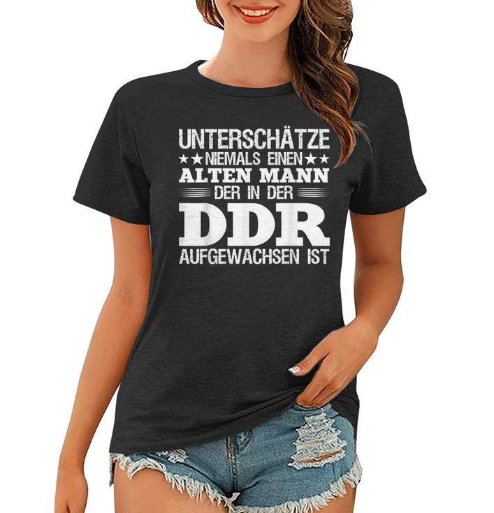 Herren Unterschätze Niemals Einen Alten Mann Aufgewachsen Ddr Frauen Tshirt