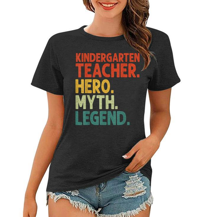 Kindergarten Lehrer Held Mythos Legende Vintage Lehrertag Frauen Tshirt
