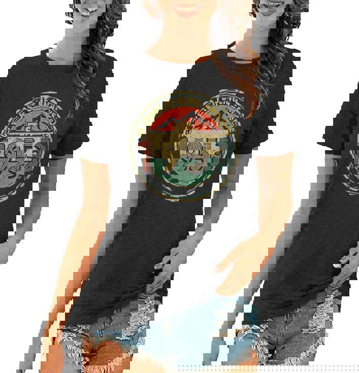 Womens Est Vintage 1953 70Th Birthday Retro 70 Year Old Men Women Women T-shirt