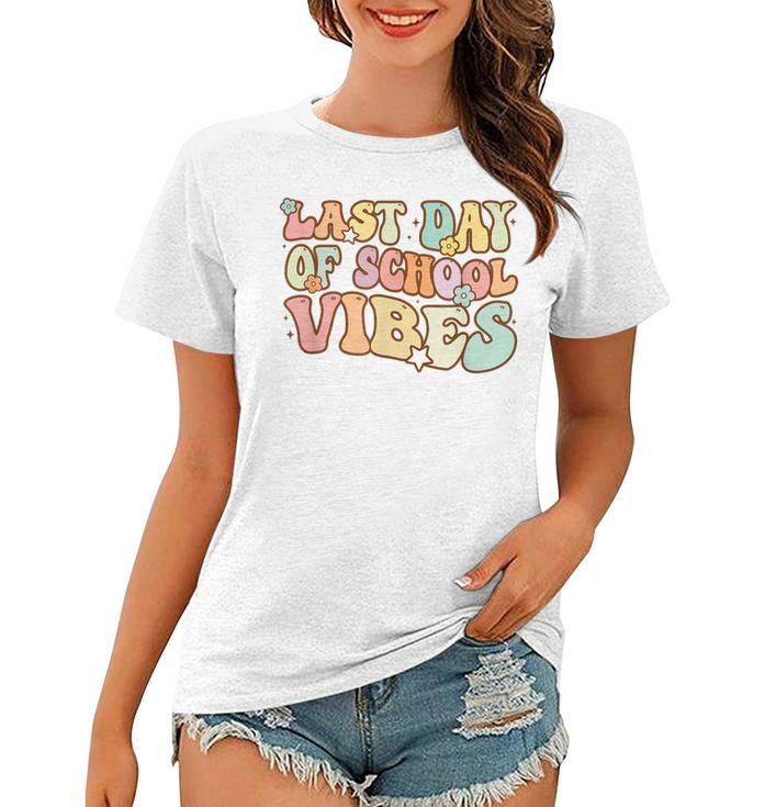 Groovy Last Day Of School Vibes Teacher Student Graduation  Women T-shirt