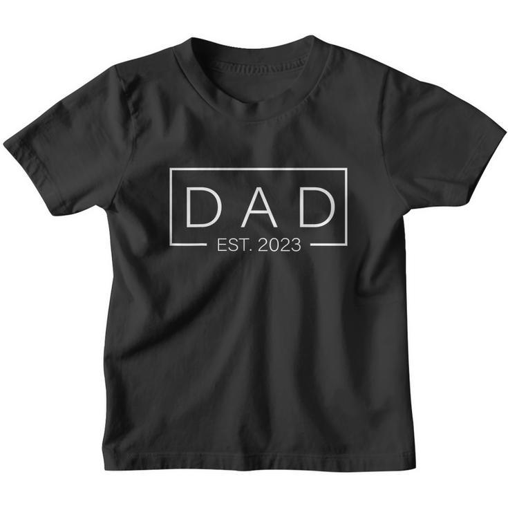 Fathers Day Dad Est 2023 Expect Baby Wife Daughter V2 Youth T-shirt